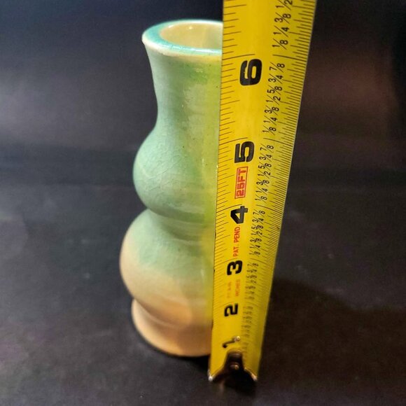 Artisan Pottery Vase With a Distinctive Double-Gourd Shape - Picture 4 of 6